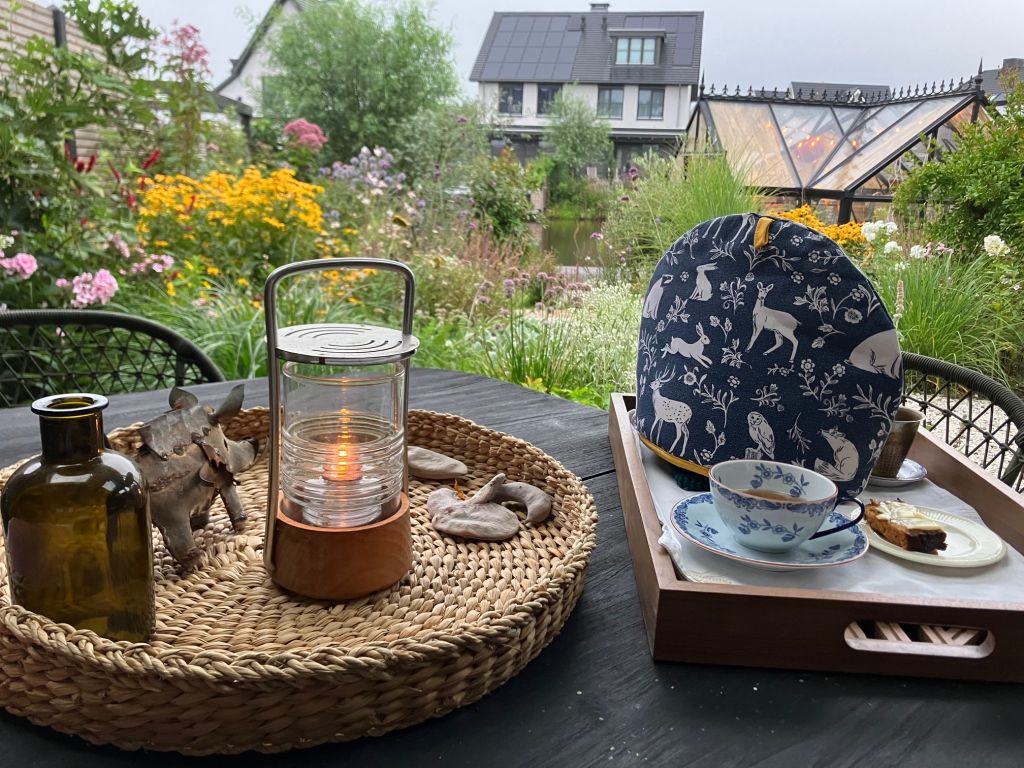 impressie tuin 's zomers